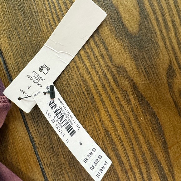 Victoria’s Secret Incredible essential legging size 6 high rise NEW! - Picture 7 of 7